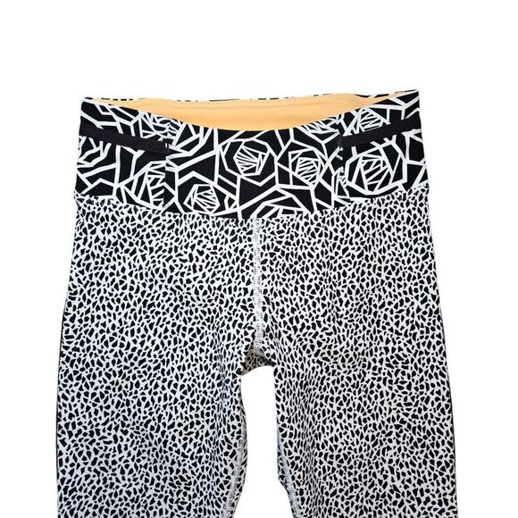 Lululemon Real Quick Tight - Miss Mosaic White / Posey - Picture 3 of 11